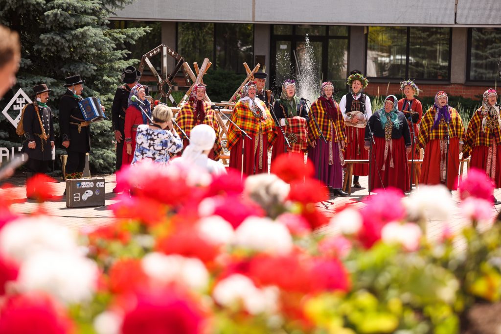 folkloras kopa