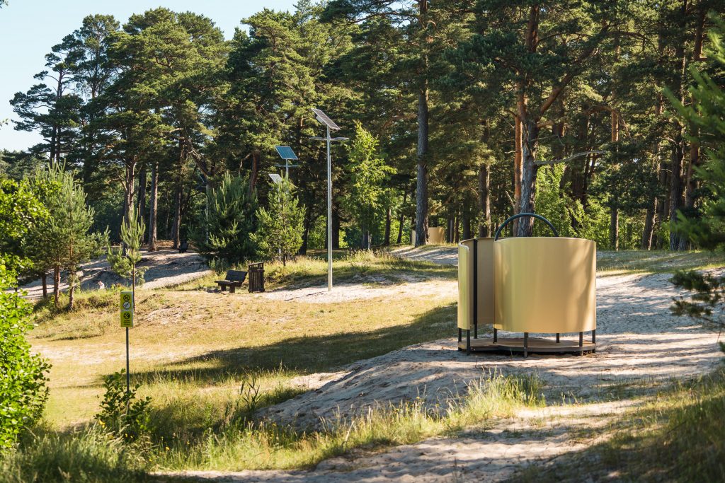 Zilā karoga peldvietā Beberliņos uzlabota atpūtas infrastruktūra