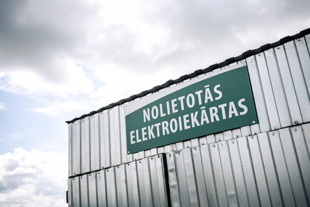 Konteiners nolietotās elektrotehnikas novietošanai