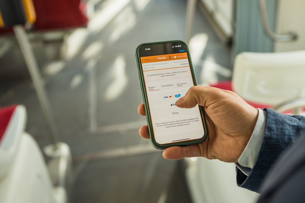 Liepājas Sabiedriskā transporta mobilā aplikācija tālrunī