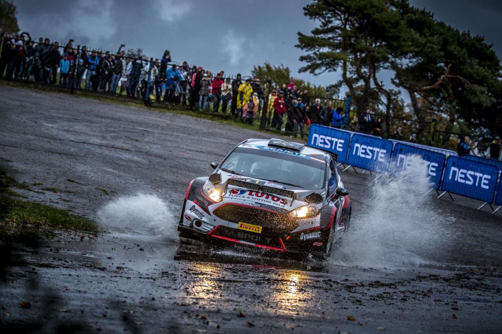 Rallija mašīna pilsētvidē