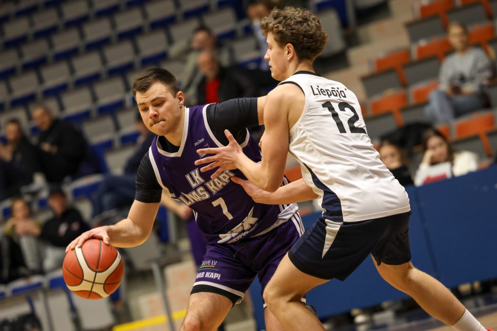 Basketbolisti uz laukuma