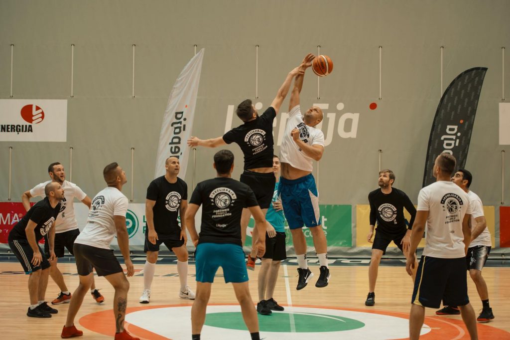 Norisinās basketbola spēle